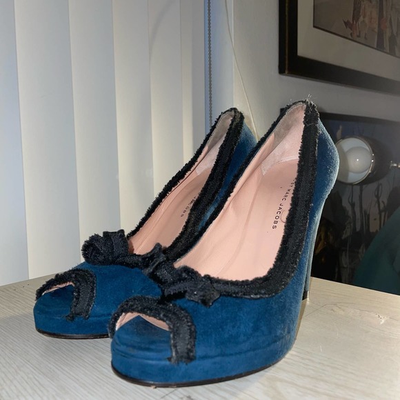 MARC BY MARC JACOBS • PEEP TOE PUMP HEEL - Picture 4 of 4